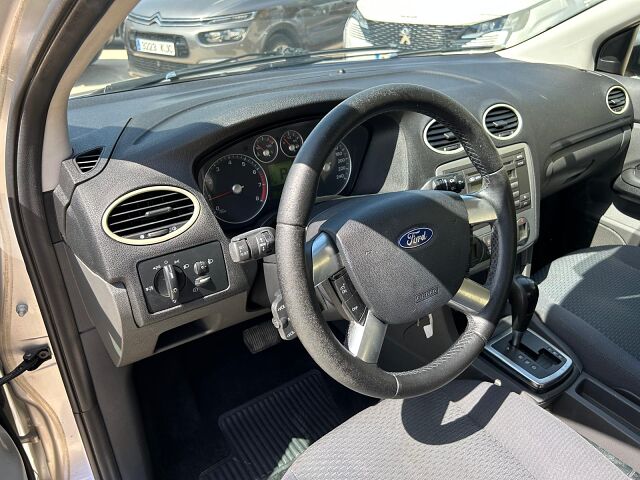 FORD FOCUS TREND 1.6 AUTO SALOON SPANISH LHD IN SPAIN 83000 MILES SUPER 2005